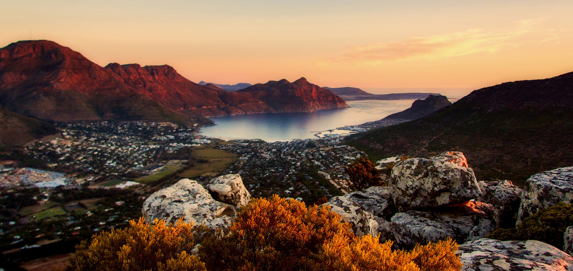 HOW ABOUT AN EPIC SUNSET OVER CAPE TOWN?